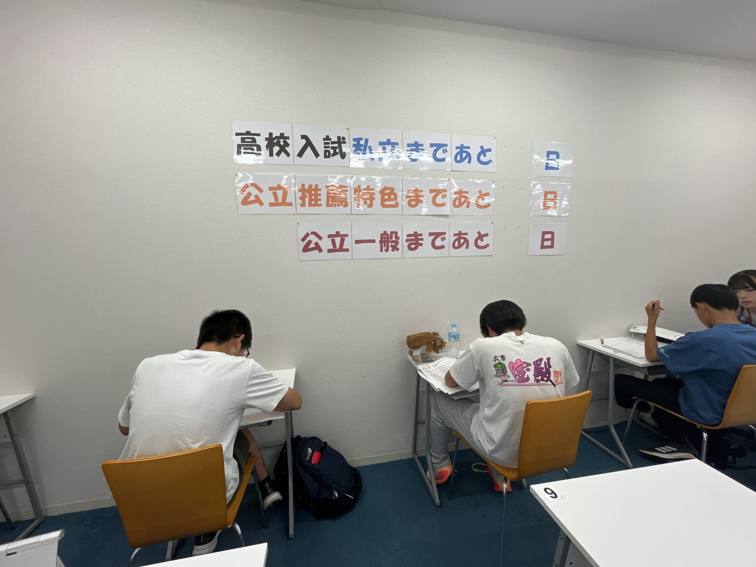 講師による個別サポートの様子