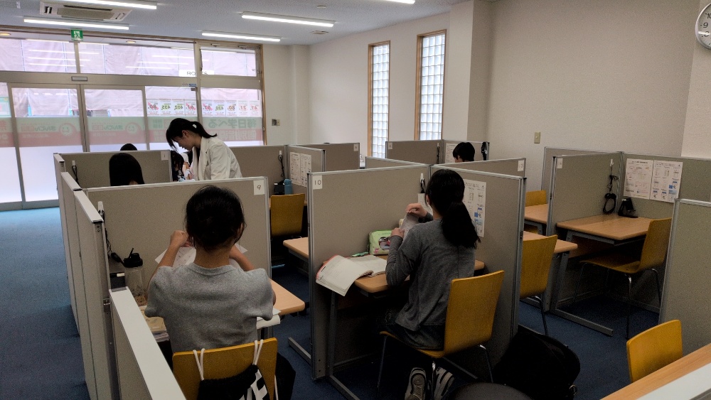 講師による丁寧な質問対応の様子