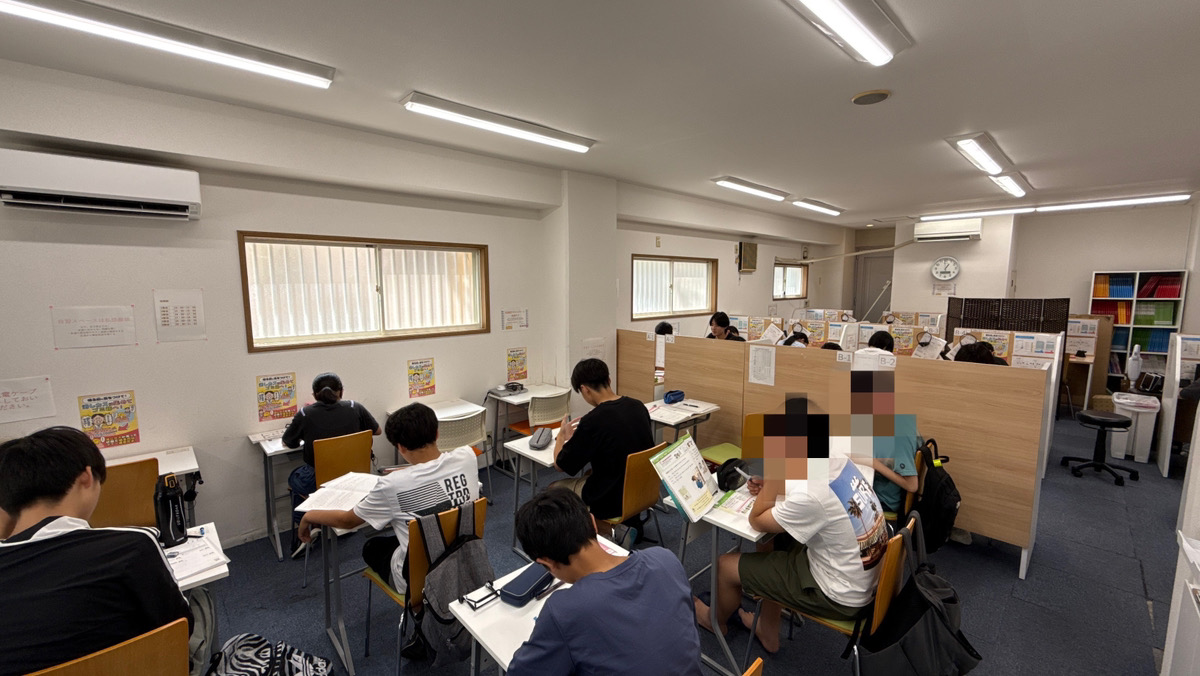 講師による個別指導・質問対応の様子